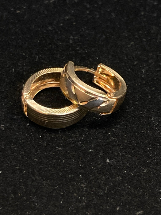 14k Gold ”Knots” Huggie Earrings