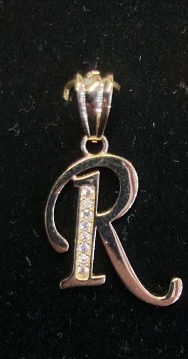 “R” Letter Pendant in 14k Gold